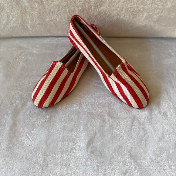NWOT Unisa Red and White Stripe Espadrille Style Flats Size 6.5 - Picture 1 of 5